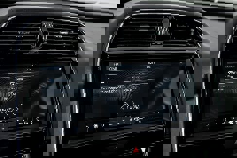 Used 2020 Jaguar XE S image 33