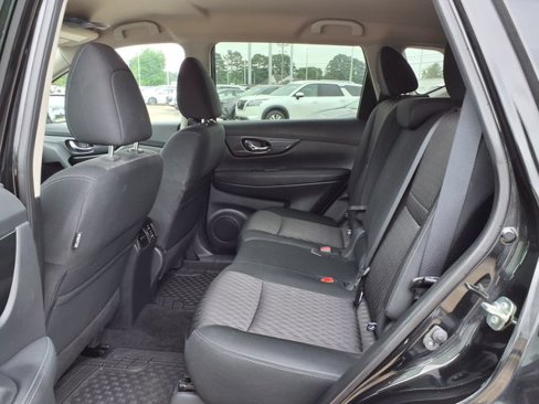 Used 2017 Nissan Rogue SV image 9