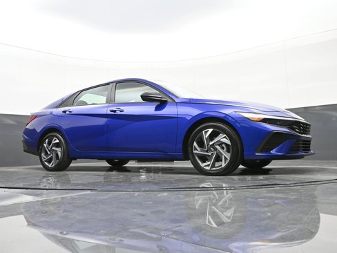 Certified 2025 Hyundai Elantra Sport image 36