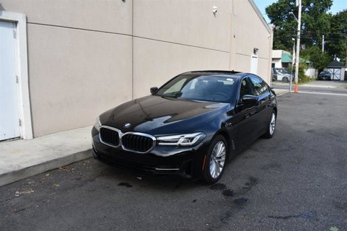 Used 2023 BMW 530i xDrive w/ Premium Package image 2