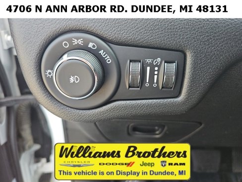 Used 2017 Jeep Cherokee Latitude w/ Cold Weather Group image 14