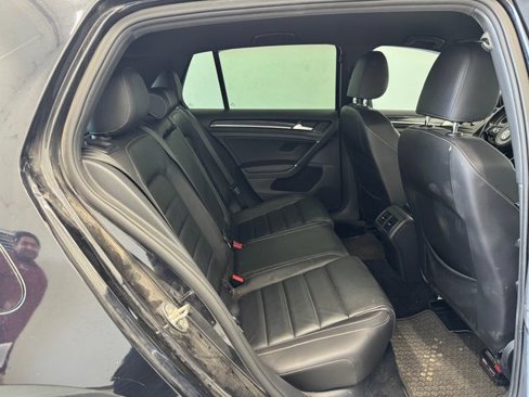 Used 2017 Volkswagen Golf R 4-Door image 17