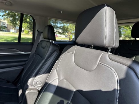 Used 2022 Jeep Grand Cherokee L Limited image 14