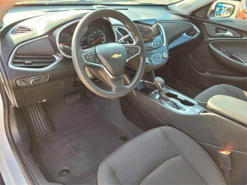 Used 2023 Chevrolet Malibu LT image 2