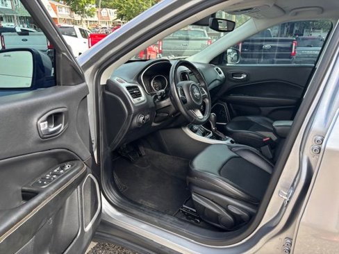 Used 2018 Jeep Compass Latitude image 9