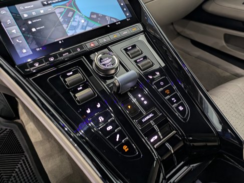 Used 2024 Aston Martin DB12 Convertible image 15
