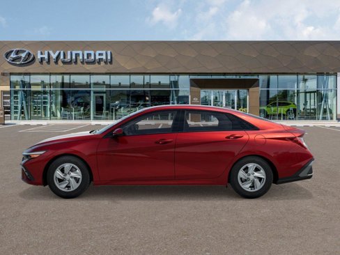 New 2025 Hyundai Elantra SE image 3