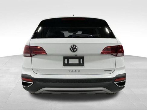 Certified 2022 Volkswagen Taos SE image 8