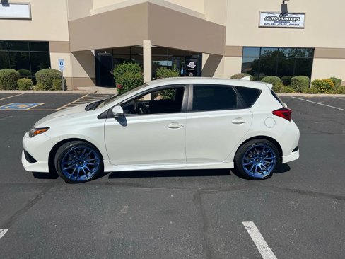 Used 2017 Toyota Corolla iM image 2