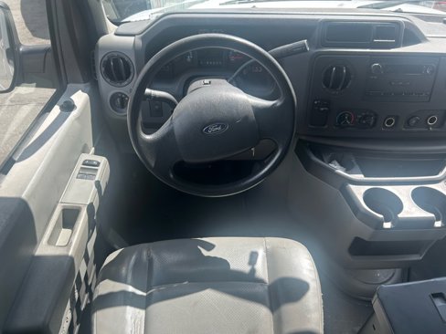Used 2014 Ford E-150 and Econoline 150 w/ Power Group image 9