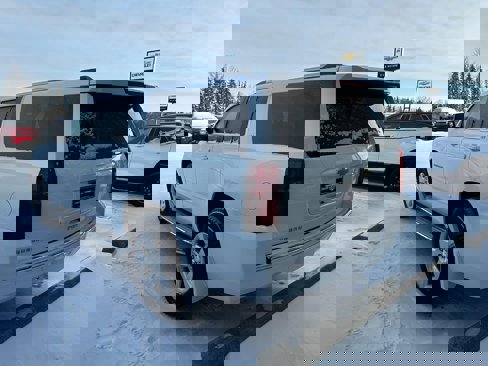 Used 2015 Chevrolet Suburban LTZ image 5