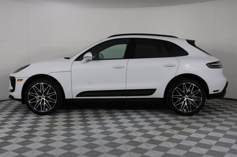 Certified 2025 Porsche Macan image 2