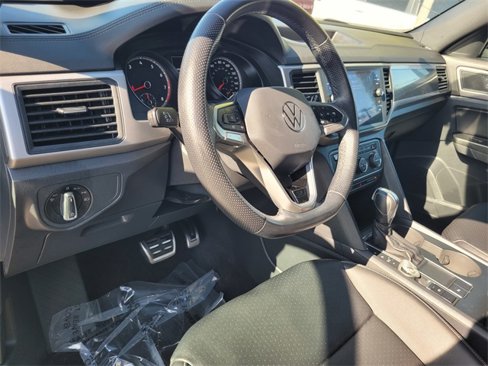 Used 2020 Volkswagen Atlas Cross Sport SE w/ Panoramic Sunroof Package image 12