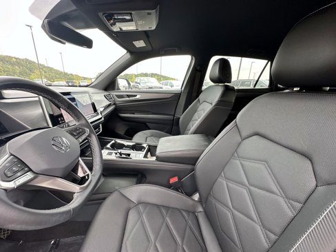 Used 2024 Volkswagen Atlas Cross Sport SE image 23