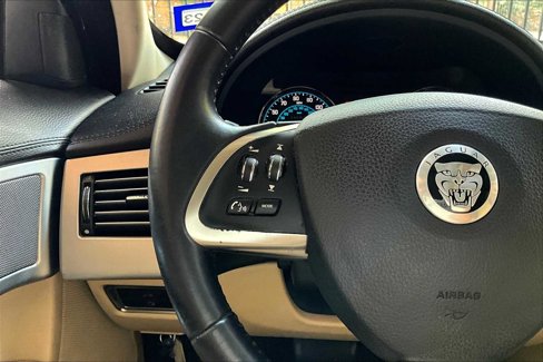 Used 2012 Jaguar XF image 23