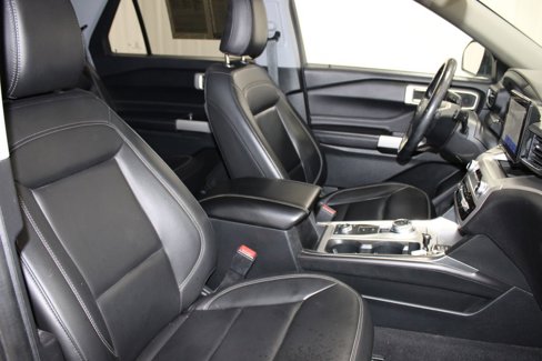 Used 2022 Ford Explorer XLT w/ Equipment Group 202A image 21