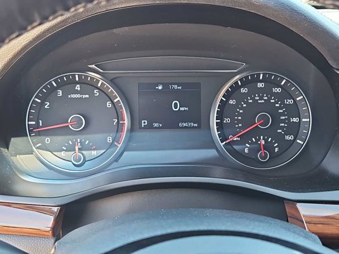 Used 2019 Kia Cadenza Premium image 33