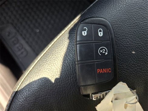 Used 2022 Jeep Compass Trailhawk w/ Trailhawk Convenience Group image 32