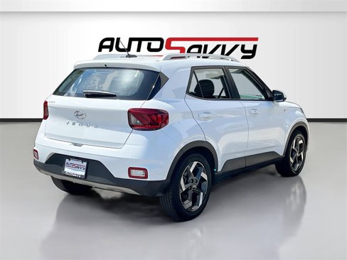 Used 2024 Hyundai Venue SEL image 7