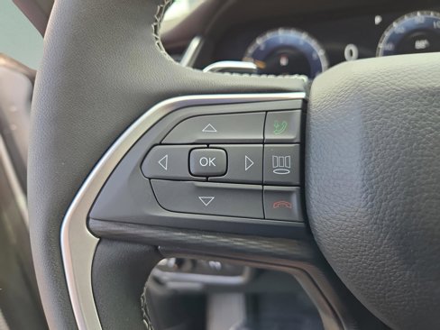 New 2025 Jeep Grand Cherokee L Laredo image 27