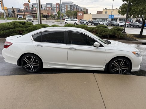 Used 2017 Honda Accord Sport image 10