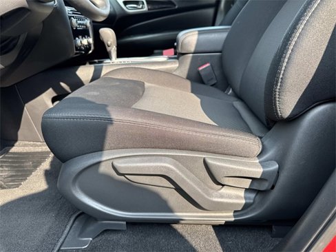 Certified 2018 Nissan Pathfinder S image 11