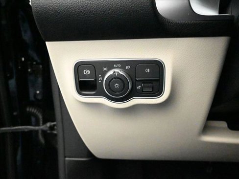 New 2025 Mercedes-Benz EQB 300 4MATIC image 18