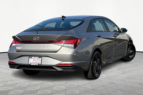Used 2022 Hyundai Elantra SEL image 11