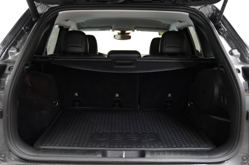Used 2019 Jeep Cherokee Overland w/ Technology Group image 7