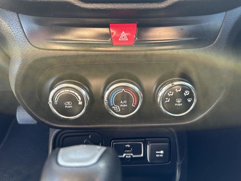 Used 2016 Jeep Renegade Sport w/ Power & Air Group image 31