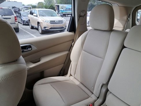 Used 2017 Nissan Pathfinder SV w/ Cargo Package image 4