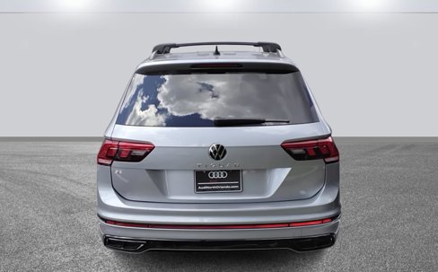 Used 2024 Volkswagen Tiguan SE R-Line image 5
