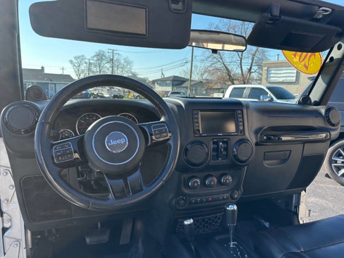 Used 2012 Jeep Wrangler Unlimited Sahara image 17