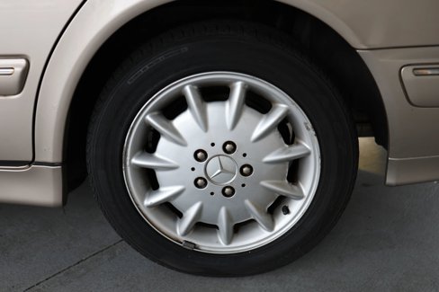Used 2000 Mercedes-Benz E 320 Sedan image 29
