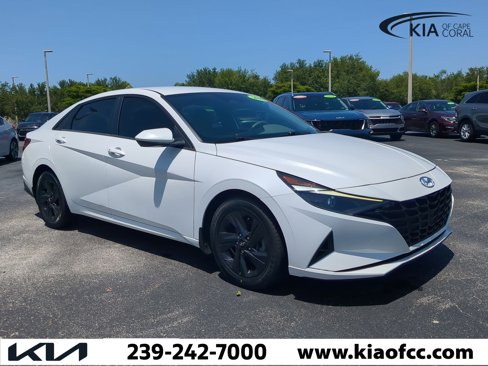 Used 2023 Hyundai Elantra SEL image 2