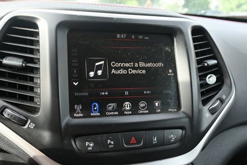 Used 2014 Jeep Cherokee Trailhawk w/ Technology Group image 13