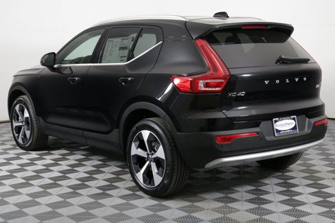 Used 2025 Volvo XC40 B5 Core w/ Protection Package Premier image 8