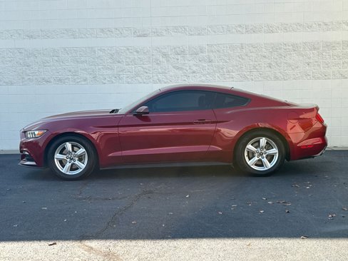 Used 2017 Ford Mustang Coupe image 2