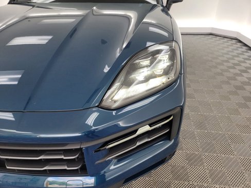 Used 2024 Porsche Cayenne S image 12