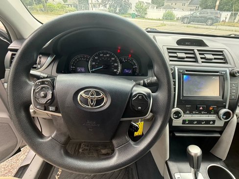 Used 2012 Toyota Camry L image 19