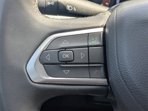 Used 2024 Jeep Compass Latitude image 25