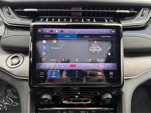 Used 2023 Jeep Grand Cherokee 4WD 4xe image 17