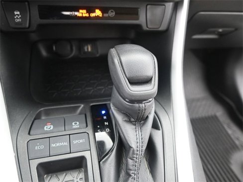 Used 2023 Toyota RAV4 LE image 9