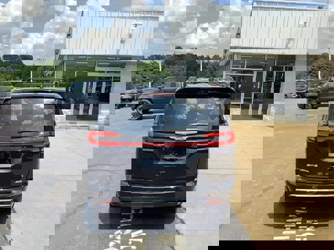 Used 2022 Chrysler Pacifica Touring-L image 4