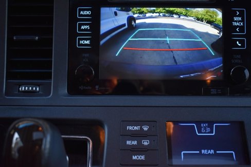 Used 2015 Toyota Sienna XLE image 18