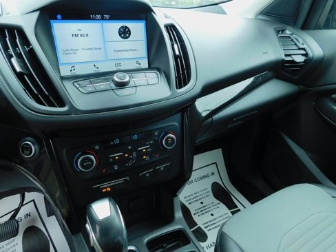 Used 2019 Ford Escape SE image 25
