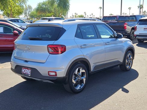 Used 2022 Hyundai Venue SEL image 5