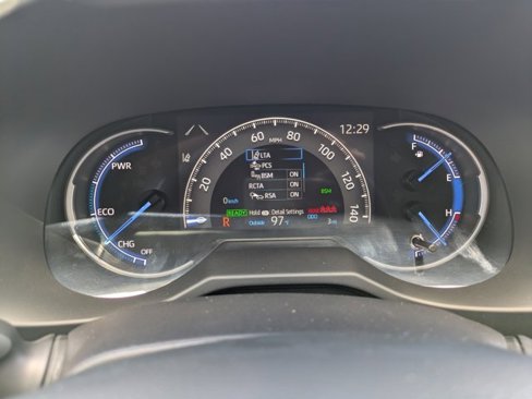 New 2025 Toyota RAV4 XLE image 31