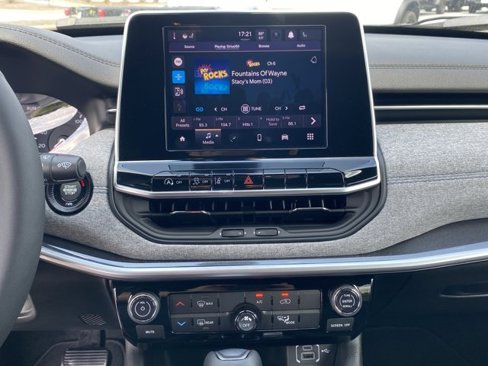 New 2025 Jeep Compass Latitude image 10