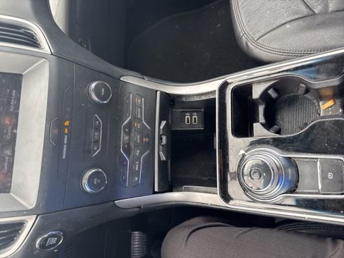 Used 2019 Ford Edge SEL image 13